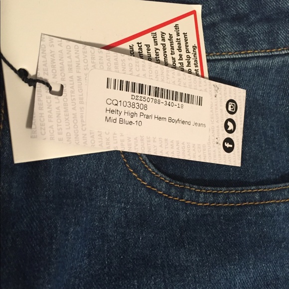 Boohoo boyfriend jeans. never been worn. size 6. - Picture 3 of 4